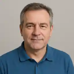David Mitchell from Brisbane, Queensland, sharing honest review of SkyCrown Casino AU pokies, banking, and responsible gambling.
